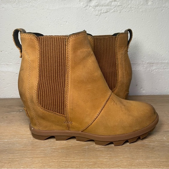 SOREL | Joan of Artic Wedge II Chelsea Boot | Camel Brown | Size 6.5 - Picture 6 of 9